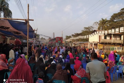 নোয়াখালীতে কাউন্সিলরের সমর্থকদের বাড়িতে হামলার প্রতিবাদে বিক্ষোভ