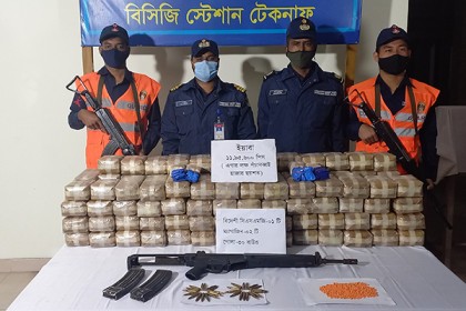 ছেড়াদ্বীপ থেকে ১১ লাখ ৯৫ হাজার ইয়াবা ও অস্ত্রসহ বোট জব্দ