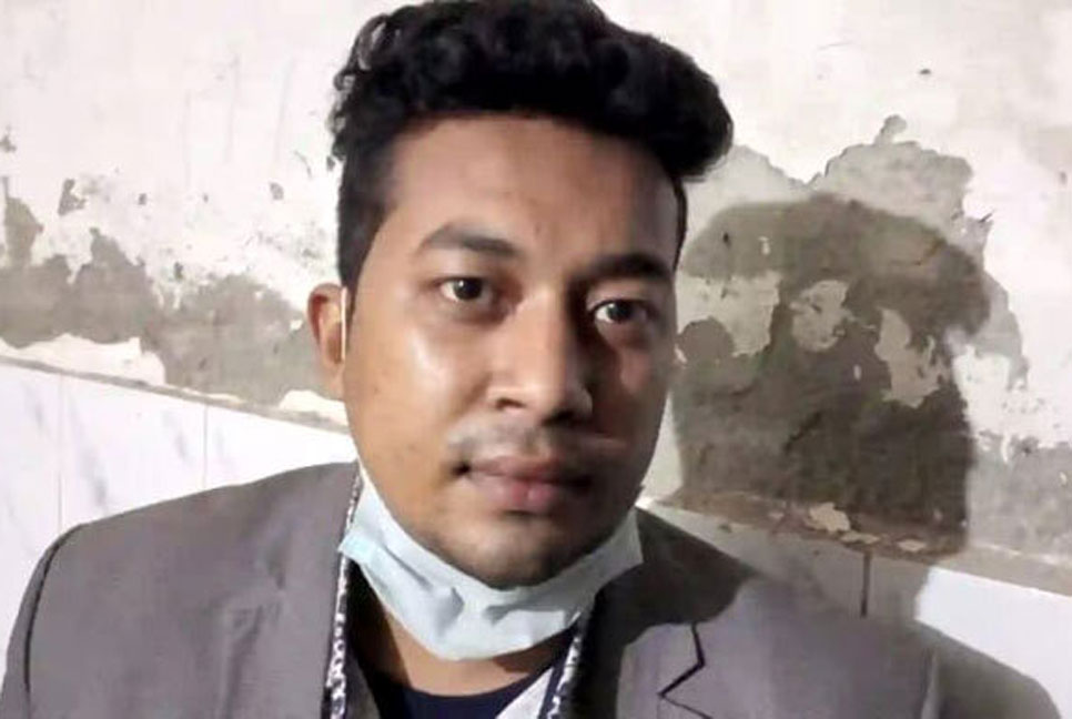 ঢাবির হল থেকে অস্ত্রসহ ছাত্রলীগ নেতা আটক