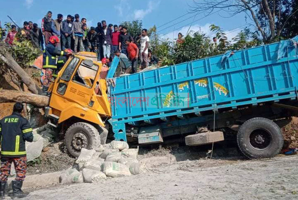 খাগড়াছড়িতে সড়ক দুর্ঘটনায় বাবা-ছেলে নিহত