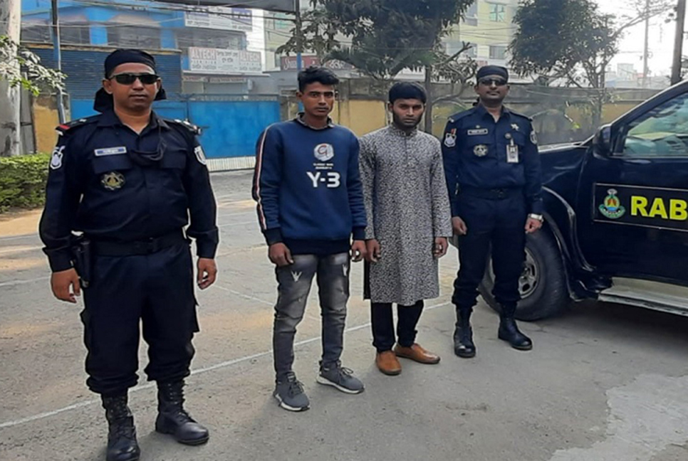 সাড়ে ২৬ কেজি গাঁজাসহ তিন মাদক ব্যবসায়ী গ্রেফতার 