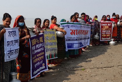 মোংলায় সুপেয় পানির দাবিতে মানববন্ধন