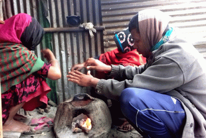 কুড়িগ্রামে ঘন কুয়াশায় স্থবির জনজীবন