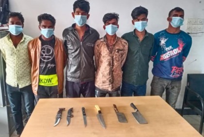 গাজীপুরে ডাকাতির প্রস্তুতিকালে অস্ত্রসহ আটক ৬ 