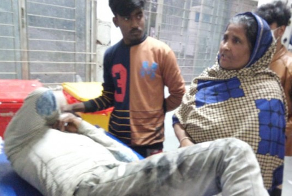 ফ্রি-ফায়ার খেলা নিয়ে কিশোরকে কোপাল দুই বন্ধু  

