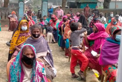 নাগরপুরে দুস্থদের মাঝে শীতবস্ত্র বিতরণ 