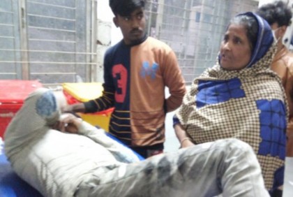 ফ্রি-ফায়ার খেলা নিয়ে কিশোরকে কোপাল দুই বন্ধু  

