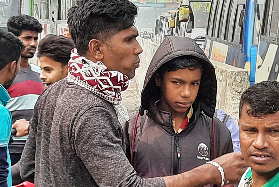 মানিকগঞ্জে মাস্ক ব্যবহারে আগ্রহ নেই
