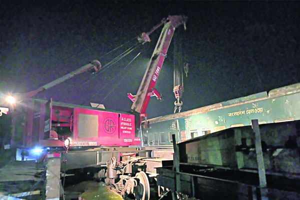 ১৭ ঘণ্টা পর উদ্ধার মহুয়া এক্সপ্রেস