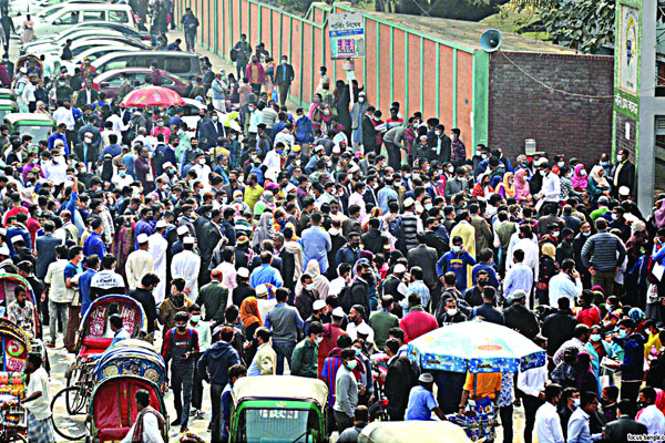 বিন্দুমাত্র স্বাস্থ্যবিধি মানেননি অভিভাবকরা