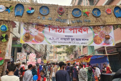 রায়েরবাগে পিঠা উৎসব 
