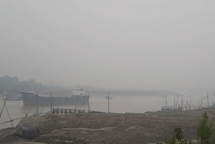 বাগেরহাটে ঘন কুয়াশায় নৌযান চলাচলে বিঘ্ন  