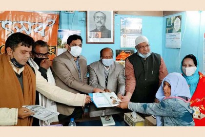 বিজয়ী শিক্ষার্থীরা পেল বঙ্গবন্ধুর “অসমাপ্ত আত্মজীবনী”


