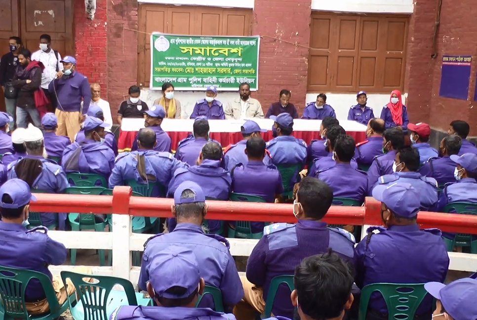৫ দফা দাবিতে বরিশালে
গ্রাম পুলিশের সমাবেশ