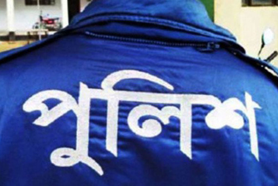 নারী শিশু নির্যাতন মামলায় এসআইয়ের বিরুদ্ধে গ্রেফতারি পরোয়ানা