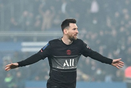 ৩২ দিন পর মাঠে নামছেন মেসি