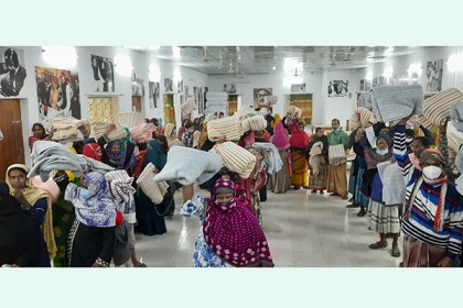 সাতক্ষীরায় দুই শতাধিক অন্ধ ও ভূমিহীনদের মাঝে শীতবস্ত্র বিতরণ 