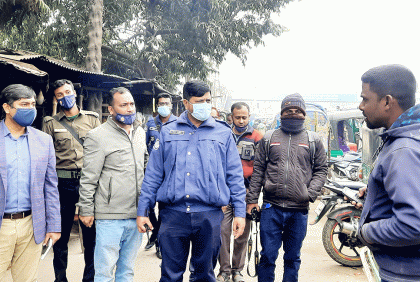 মাস্ক না পরায় সিংড়ায় ১৩ জনকে জরিমানা