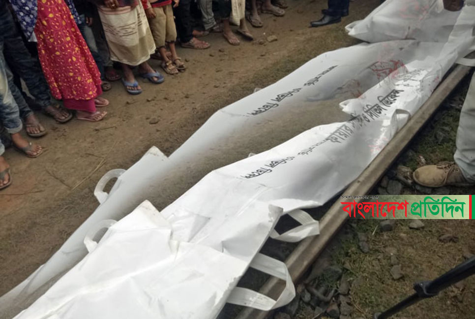 রেলক্রসিংয়ে ভটভটি, ট্রেনের ধাক্কায় ৩ যাত্রী নিহত