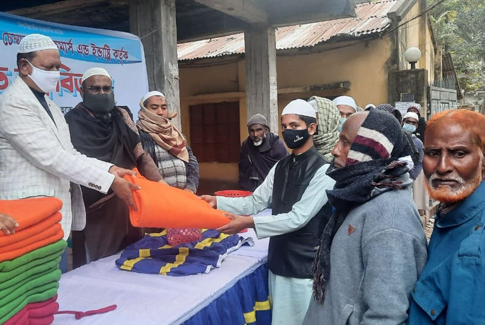 জয়পুরহাটে চেম্বার অব কমার্সের শীতবস্ত্র বিতরণ