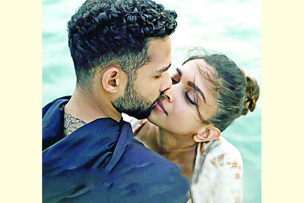 ঘনিষ্ঠ দৃশ্য প্রসঙ্গে দীপিকা