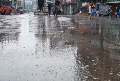দেশের বিভিন্ন জায়গায় গুঁড়ি গুঁড়ি বৃষ্টি