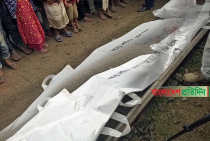 রেলক্রসিংয়ে ভটভটি, ট্রেনের ধাক্কায় ৩ যাত্রী নিহত