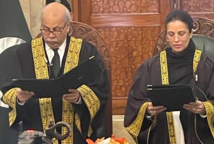 পাকিস্তানের প্রথম নারী বিচারপতি শপথ নিলেন

