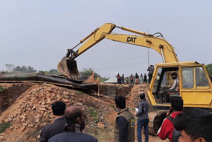 ইটভাটায় ভ্রাম্যমাণ আদালতের অভিযান, ৬১ লাখ টাকা জরিমানা