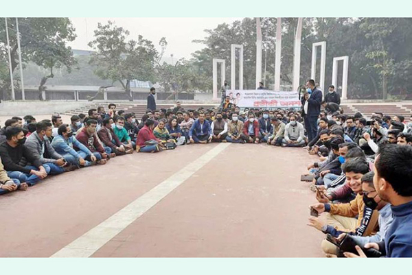 শাবি ভিসির পদত্যাগ চেয়ে ছাত্রদলের অনশন
