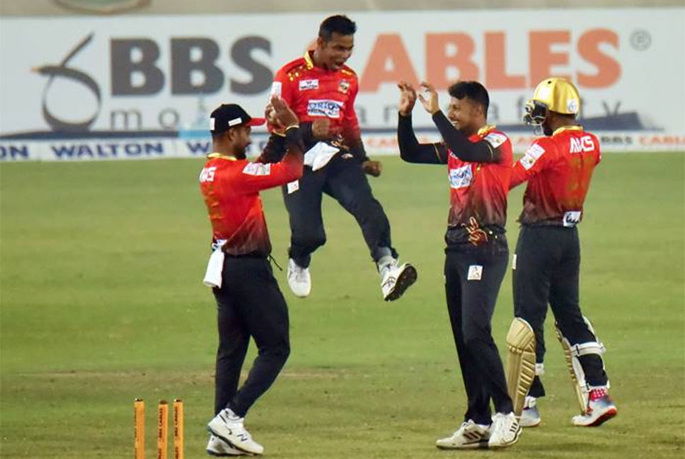 সাকিব-গেইলদের গুঁড়িয়ে বড় জয় পেল কুমিল্লা