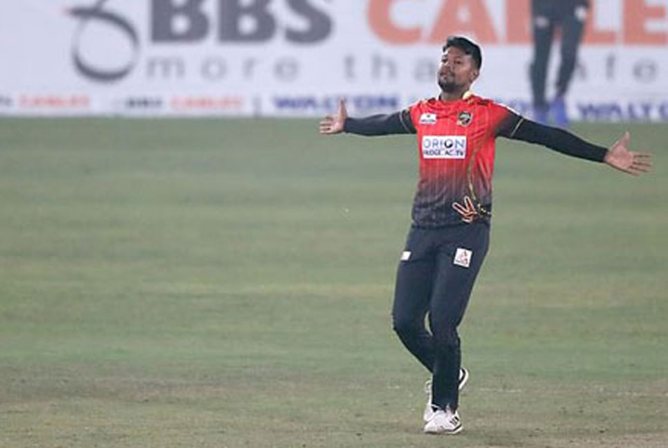মিতব্যয়ী বোলিংয়ে আফ্রিদির রেকর্ড স্পর্শ নাহিদুলের 