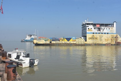 তিন ঘণ্টা বন্ধ থাকার পর দৌলতদিয়া-পাটুরিয়া নৌরুটে ফেরি চলাচল স্বাভাবিক
