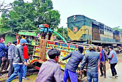 চাঁপাইনবাবগঞ্জে ট্রেন দুর্ঘটনায় তদন্ত কমিটি গঠন