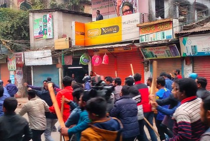 বগুড়ায় ছাত্রদল ও ছাত্রলীগের ধাওয়া-পাল্টা ধাওয়া

