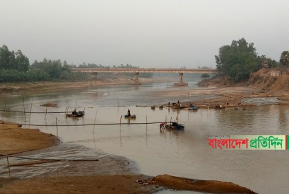 বালু তোলায় হুমকিতে ভোগাই সেতু