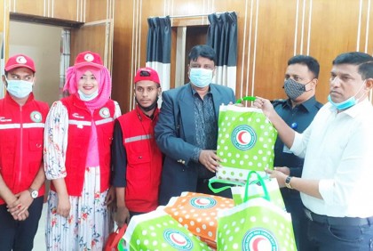 ব্রাহ্মণবাড়িয়ার কারাগারে আটক ৬ বিদেশী নাগরিককে উপহার