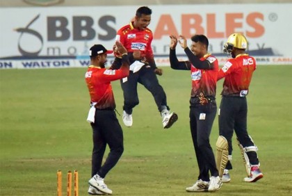 সাকিব-গেইলদের গুঁড়িয়ে বড় জয় পেল কুমিল্লা