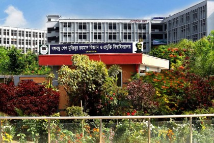 ছাত্রীর সঙ্গে ফোনালাপ ফাঁস, বশেমুরপ্রবির বিভাগীয় চেয়ারম্যানকে অব্যাহতি