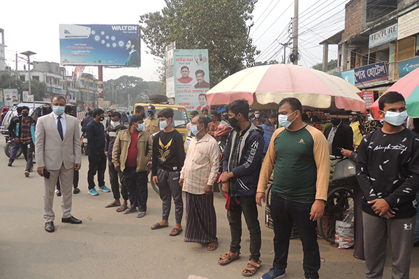 ঝিনাইদহে করোনার সংক্রমণ প্রতিরোধে ভ্রাম্যমাণ আদালতে জরিমানা