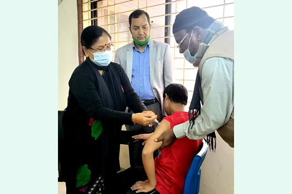 চট্টগ্রামে বিশেষ চাহিদা সম্পন্ন শিক্ষার্থীদের ভ্যাকসিন প্রদান শুরু
