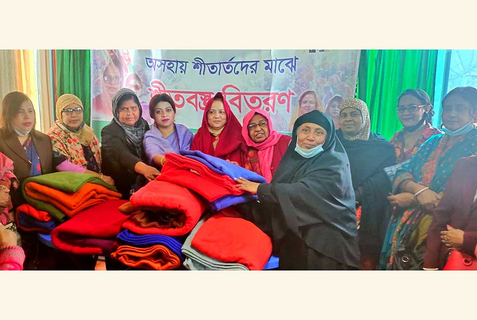 বগুড়া মহিলা আওয়ামী লীগের উদ্যোগে দুস্থদের মাঝে শীতবস্ত্র বিতরণ

