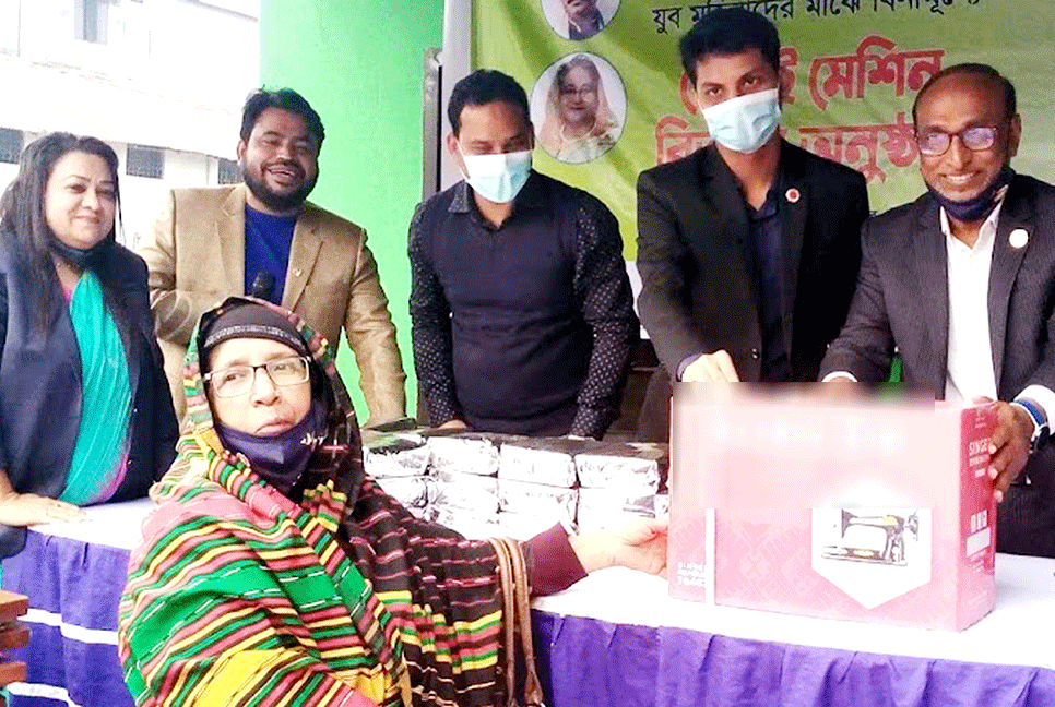 নরসিংদীতে অসহায় নারীদের মাঝে সেলাই মেশিন প্রদান