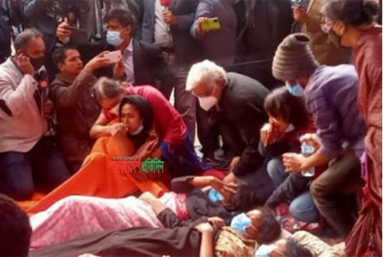 শাহজালালে শিক্ষার্থীদের অনশন ভাঙালেন ড. জাফর ইকবাল