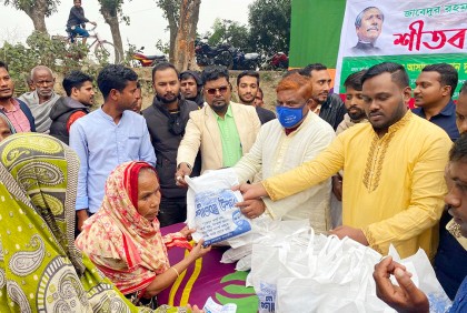 বগুড়ায় অসহায় মানুষের মাঝে শীতবস্ত্র বিতরণ