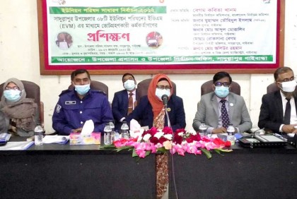 সাদুল্যাপুরে ইভিএমে ভোট গ্রহণকারী কর্মকর্তাদের প্রশিক্ষণ