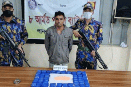 ইয়াবাসহ রোহিঙ্গা যুবক আটক 