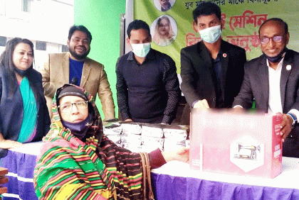 নরসিংদীতে অসহায় নারীদের মাঝে সেলাই মেশিন প্রদান
