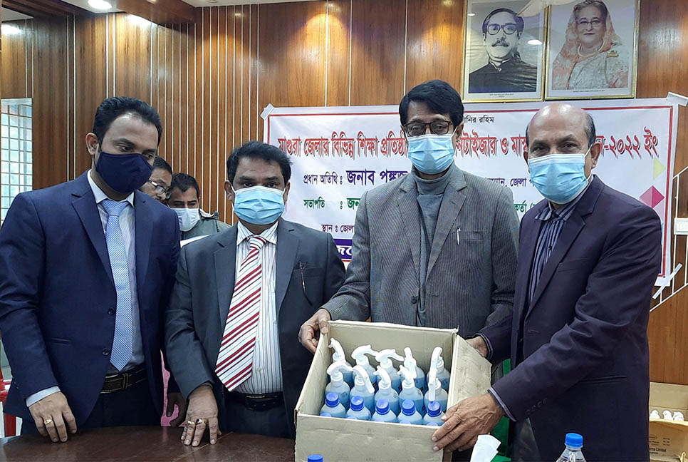 মাগুরায় ১৭০ শিক্ষাপ্রতিষ্ঠানে করোনা মোকাবিলা উপকরণ বিতরণ