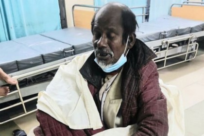 রাস্তায় পড়ে থাকা কোভিড রোগীকে হাসপাতালে ভর্তি করল পুলিশ


